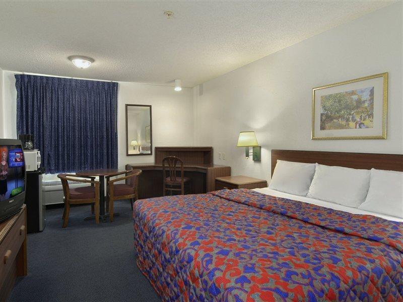 Red Roof Inn & Suites Savannah Airport Pooler Δωμάτιο φωτογραφία